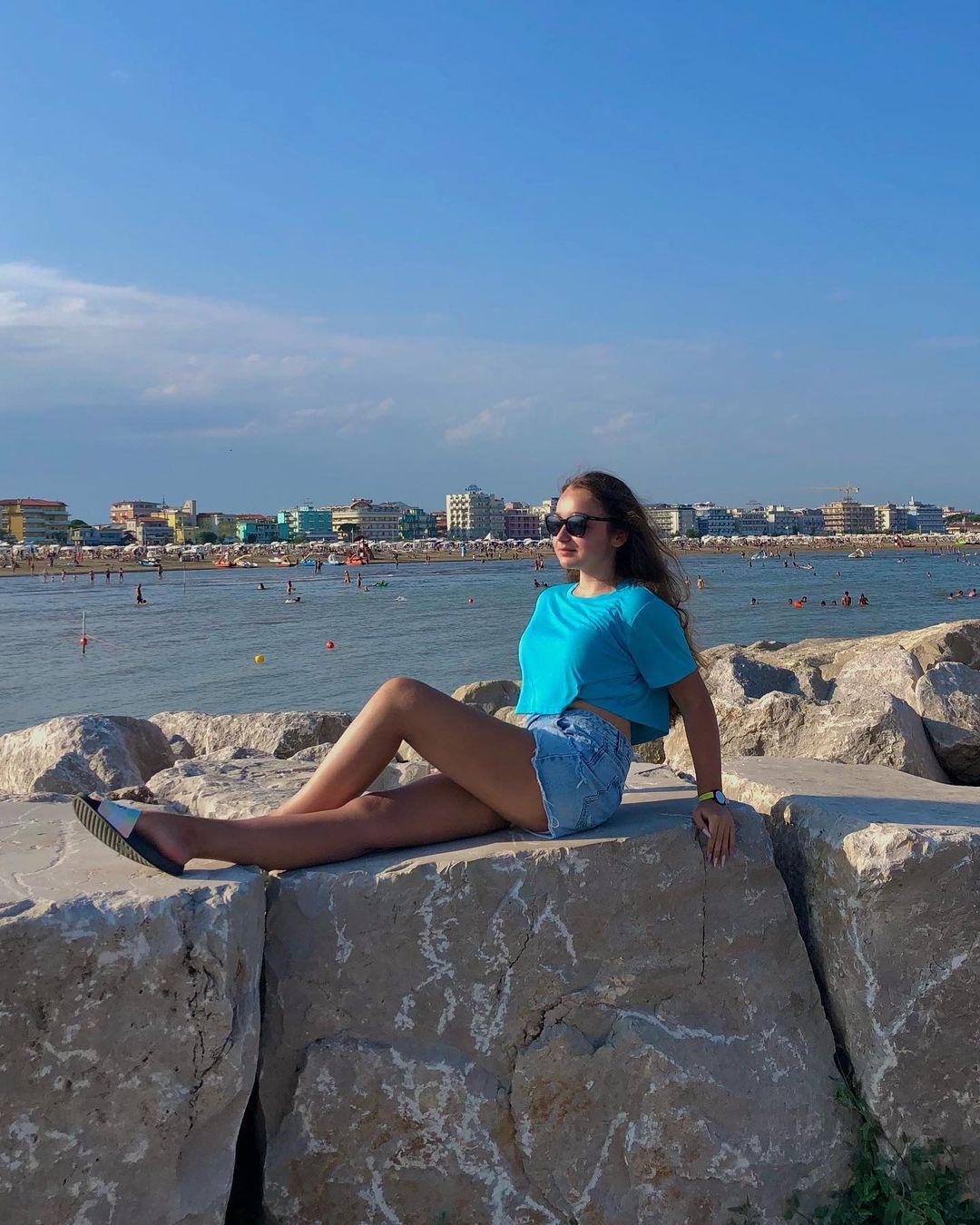 AniaŁucja♏︎ on Instagram: “𝙲𝚊𝚘𝚛𝚕𝚎, 𝙸𝚝𝚊𝚕𝚢🇮🇹✨ 𓆉 𓆉 𓆉 #italy #caorle #roma #italia #waves #beach #aesthetic #model #modeling #fashion #fashionstyle #polishgirl #warsaw…” Beach Aesthetic, Warsaw, Polish Girls, Modeling, Waves, Instagram, Fashion, Rome, Italia