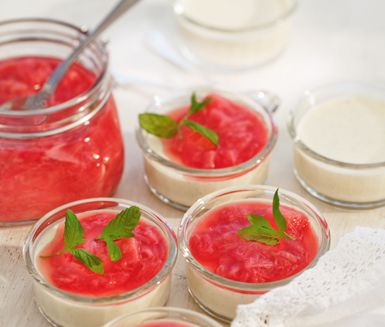 pannacotta med rabarberkompott recept pannacotta med rabarberkompott recept