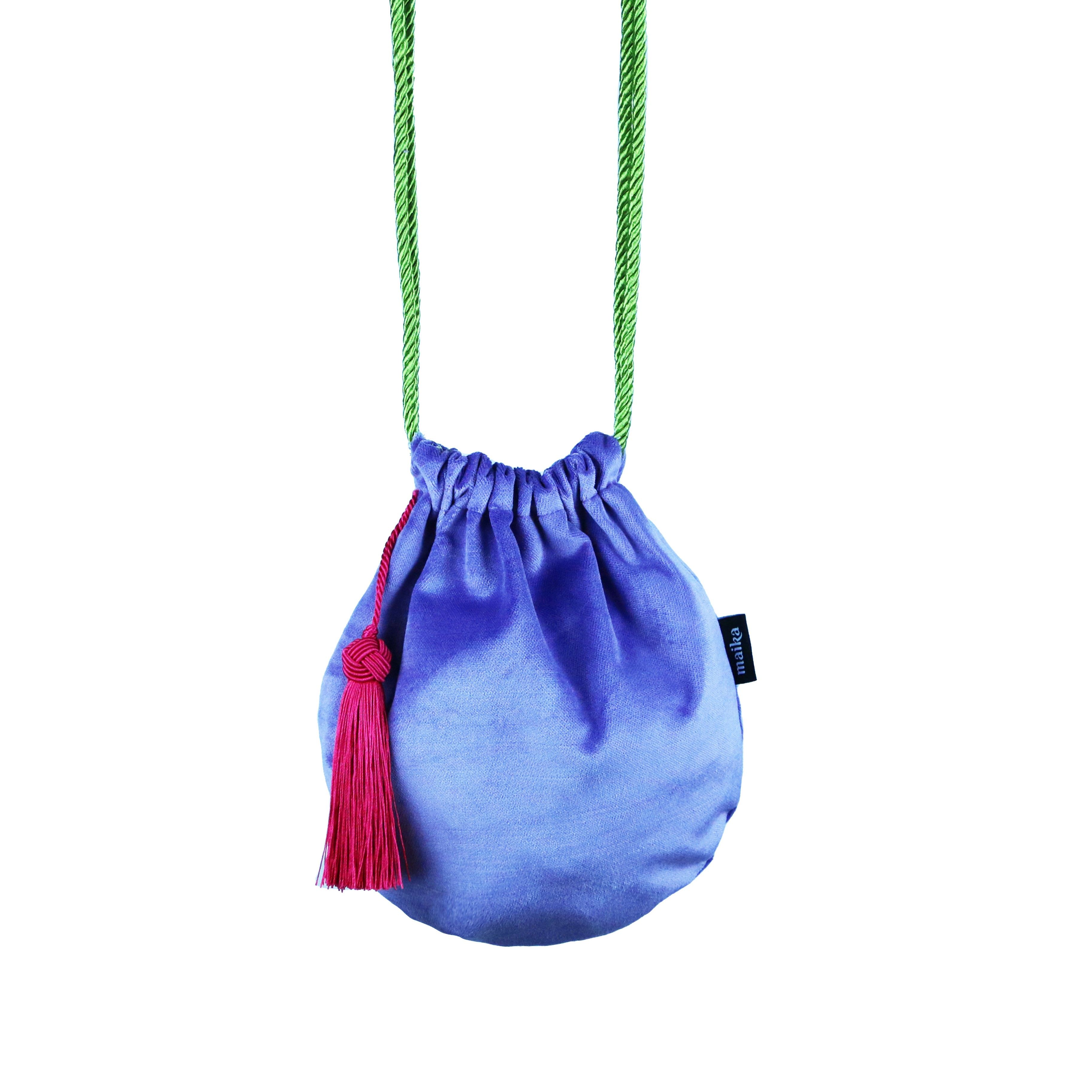 Ürün Detay Pamuklu Kadife Kumaş, Saten Astar, Lila Renkte, Fuşya Püskül Detaylı, Fıstık Yeşil Kordonet Askılı, Yan Etiketli Yükseklik : 26 Cm. Genişlik : 25 Cm. Askı Boyu: 60 Cm. Drawstring Backpack, Bucket Bag, Circle, Products, Fashion, Atelier, Moda, Fashion Styles, Fashion Illustrations