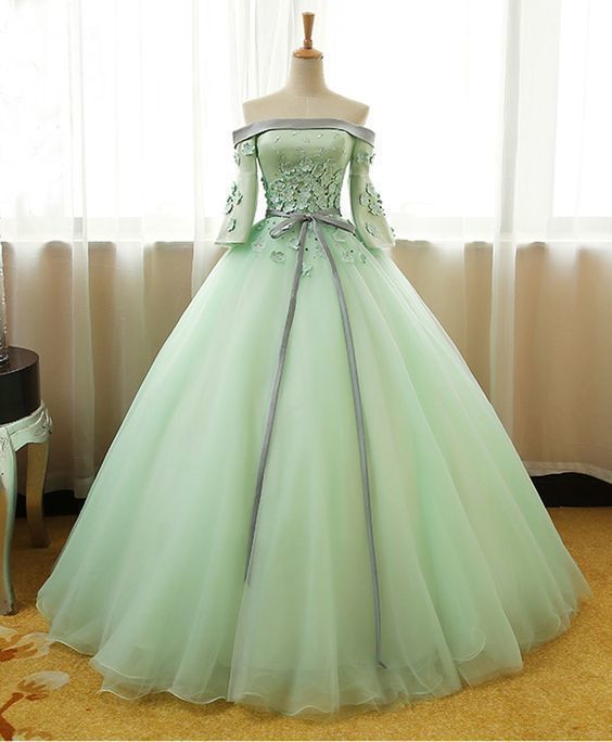 Robe de soirée longue en tulle menthe aux épaules et aux manches mi-longues av...