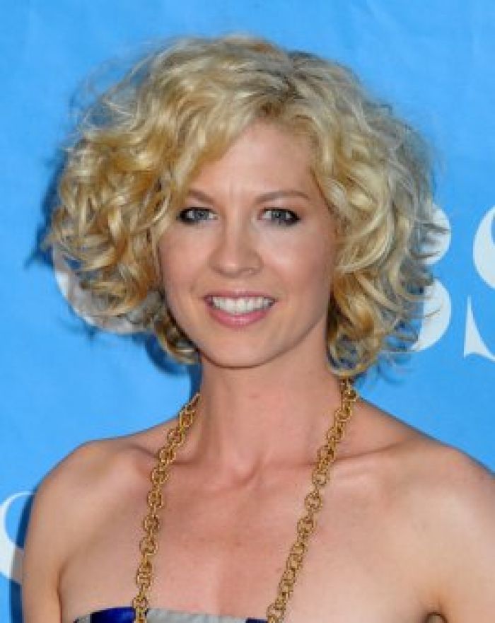 Curly Bob Hairstyles Layered Haircutjenna Elfman Short Curly Bob Hairstyles Layered Haircutjenna Elfman Short Hairstyle