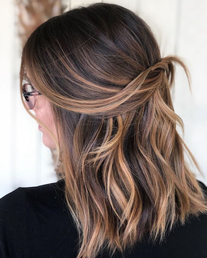 Braune Haare mit blonden Strähnen - frische Ideen für die nächste Frisur