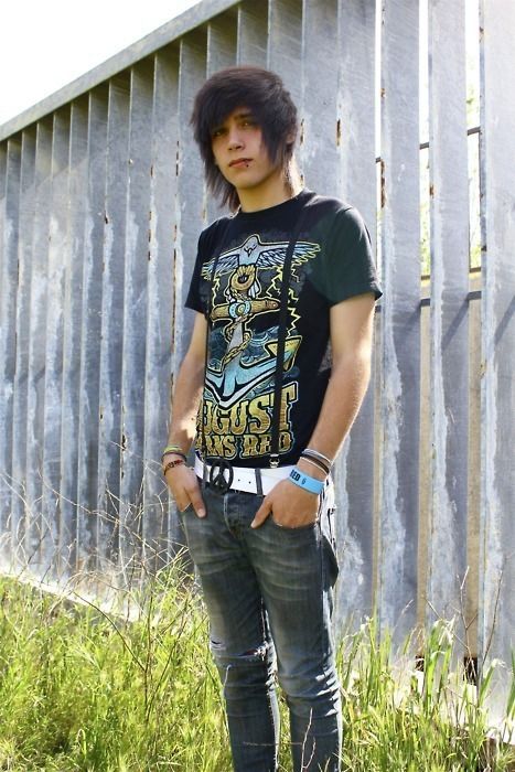 Very few people can pull off suspenders. He is someone that can. Emo Scene Boys, Scene Guys, Emo Scene Hair, Emo Kid, Cute Emo Guys, Hot Emo Boys, Emo Love, Hot Guys, Rocker