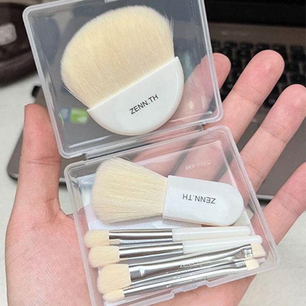 The Mini Makeup Brush Set is the perfect companion for your makeup routine. With a variety of brushes, this set will help you contour your face, get the right cheek highlighter on, and blend the right amount of blush. The compact size is great for carrying around in your purse for touchups throughout the day. You'll never have to worry about not having the right brush again. Best Makeup Brushes, Makeup Brush Set, Cheek Highlighter, Unique Beauty Products, Skin Advice, Makeup Purse, Makeup Package, Mini Makeup, Make Up