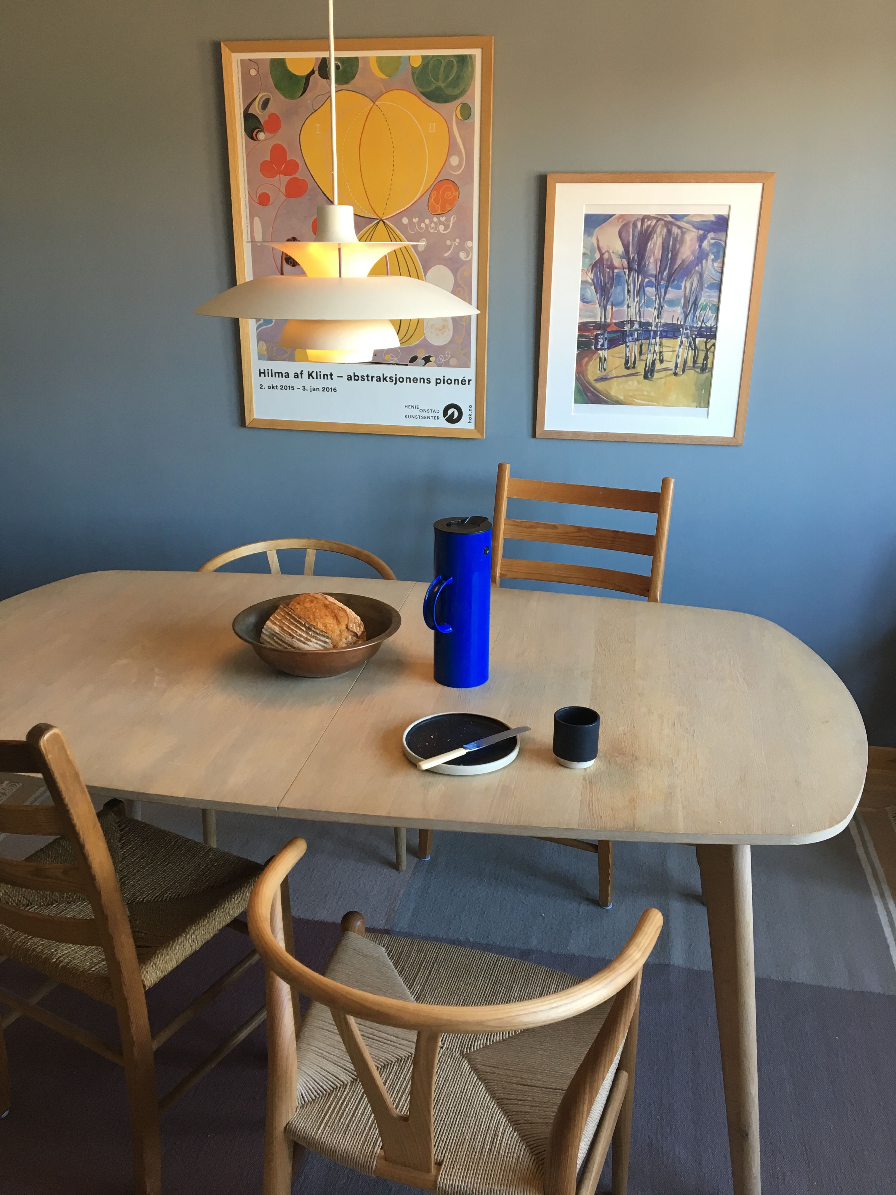 Min blå spisestue, linblå jotun lady. wegner ch24 alm, eik y stolen ... Wegner spisestue