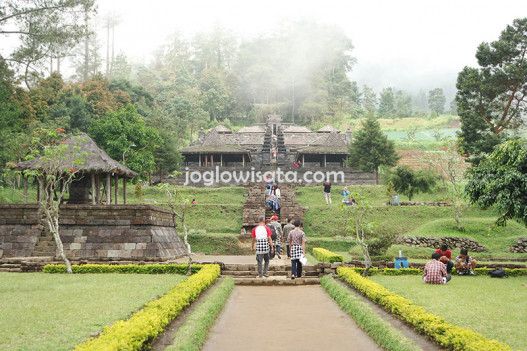 Dalam paket wisata Jogja Solo 2 hari 1 malam ini kami akan mengajak Anda untuk mengunjungi beberapa tempat menarik di kota Jogja dan Solo yang berupa wisata alam dan sejarah/budaya. Durasi dari paket tour ini adalah 2 hari 1 malam menginap di Solo. Goa, Golf Courses, Dolores Park, Traveling, Tours, World, Viajes, The World, Trips