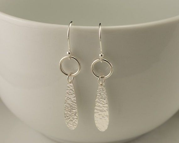 Hey, I found this really awesome Etsy listing at https://www.etsy.com/listing/166197690/silver-drop-earrings-sterling-silver Modern Silver Earrings, Hammered Silver Jewelry, Simple Silver Jewelry, Metal Clay Jewelry, Hammered Earrings, Sterling Silver Jewelry Handmade, Sterling Silver Dangle Earrings, Crystal Stud Earrings, Silver Earrings Dangle