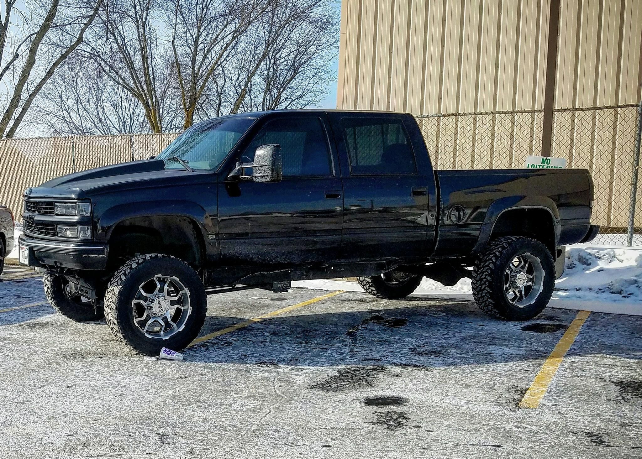 Pin by Kade Servoss on GMT400 Custom chevy trucks, Chevy trucks