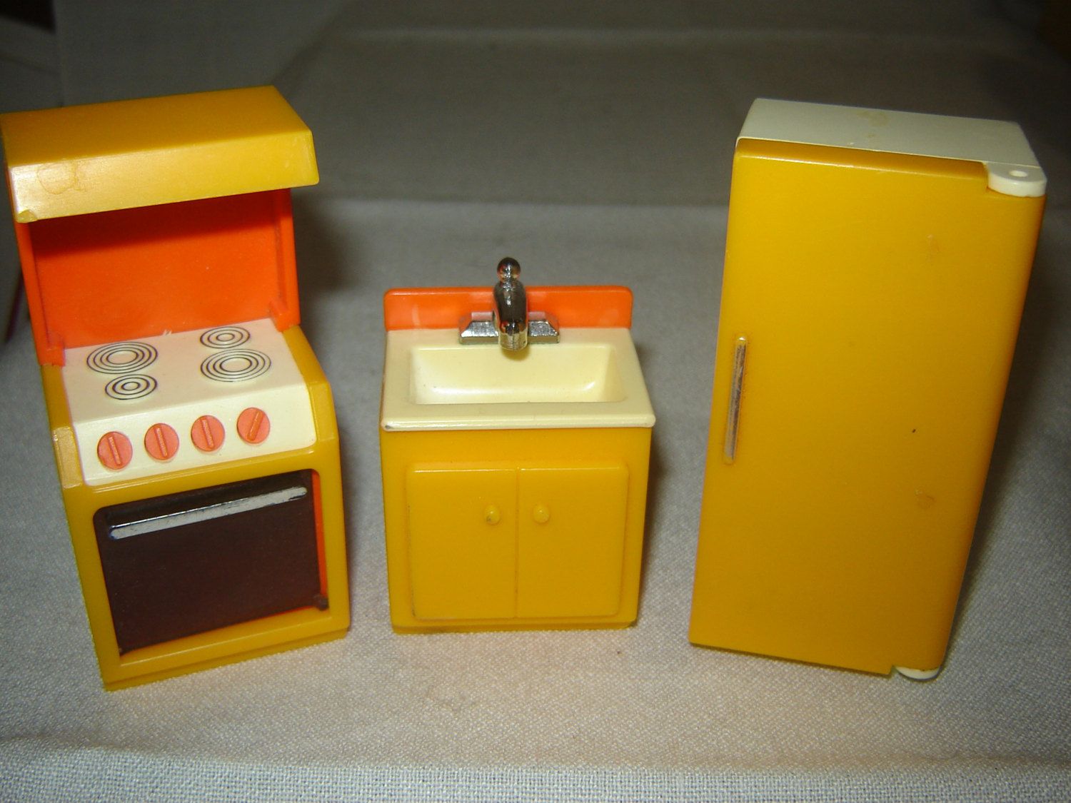 I HAD THIS!!! Vintage 1978 Fisher Price Doll House Kitchen Set by