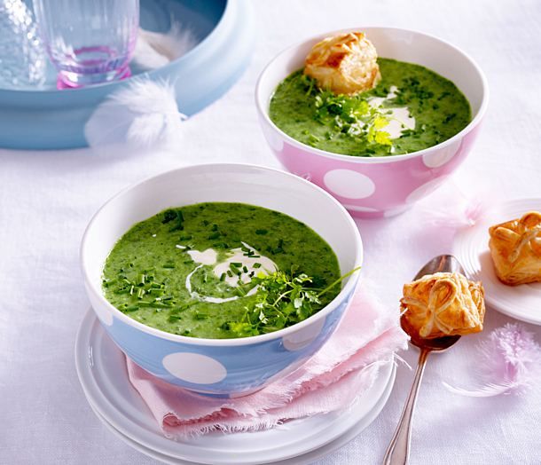 Das Ist Was Grunes In Der Suppe Frankfurter Grüne Suppe mit Blätterteigkissen Rezept | LECKER | Grüne