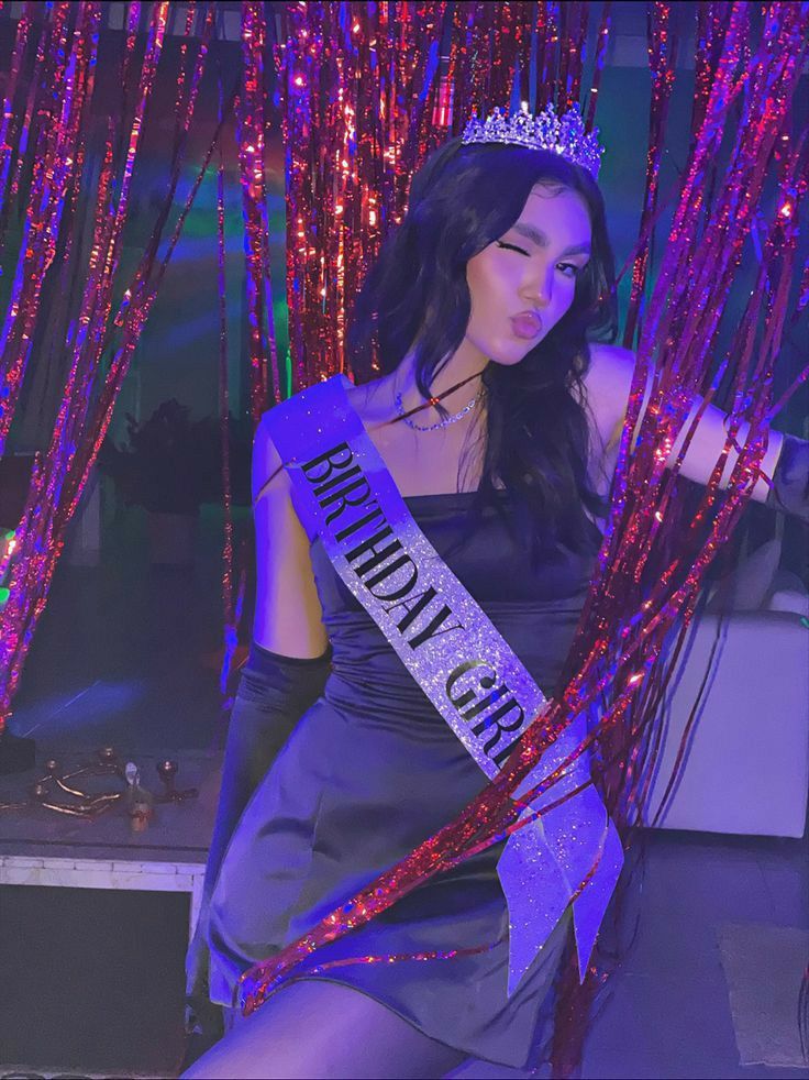 * BABICTOR * Bárbara Passos Smit, 16 anos, linda, rica e muito inte… #fanfic # Fanfic # amreading # books # wattpad 18th Birthday Party Themes, Glow Birthday Party, 16th Birthday Party, Birthday Photoshoot Ideas, 19 Birthday Ideas For Girls, 18th Birthday Party Outfit, Dance Party Outfit, 21 Years Birthday, Happy Birthday Crown