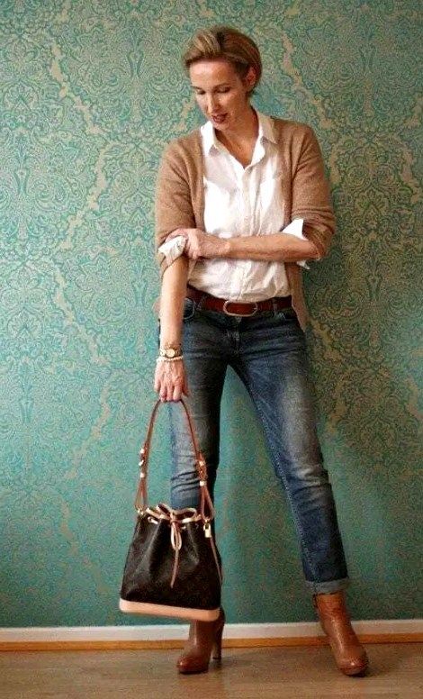 25 Trending Beautiful Women Fall Outfits for Over 40 - DAILYPINMAG
