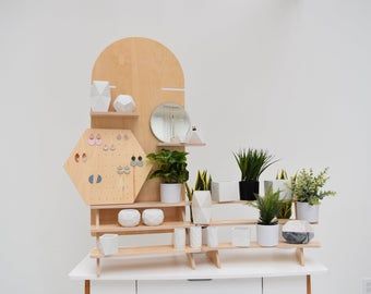 The BELLY/ 3-tiered curved shelf / craft fair display/ market | Etsy Wood Display Stand, Mug Display, Display Risers, Display Design, Store Design, Design Design, Market Stall Display, Market Displays, Craft Fair Displays