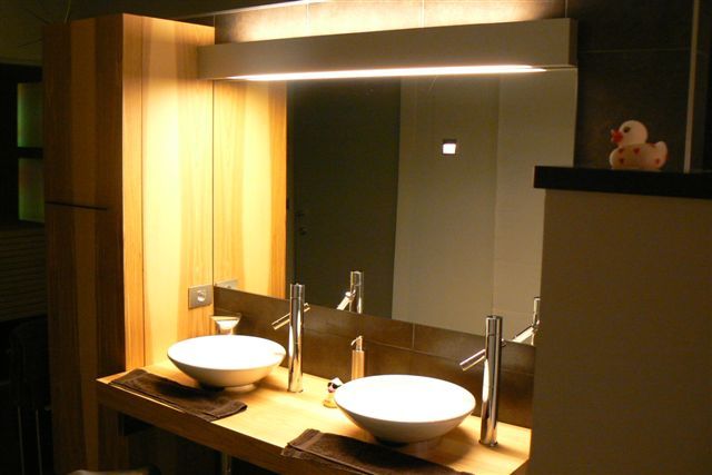 Maatwerk badkamer boven spiegel | Badkamer, Spiegel