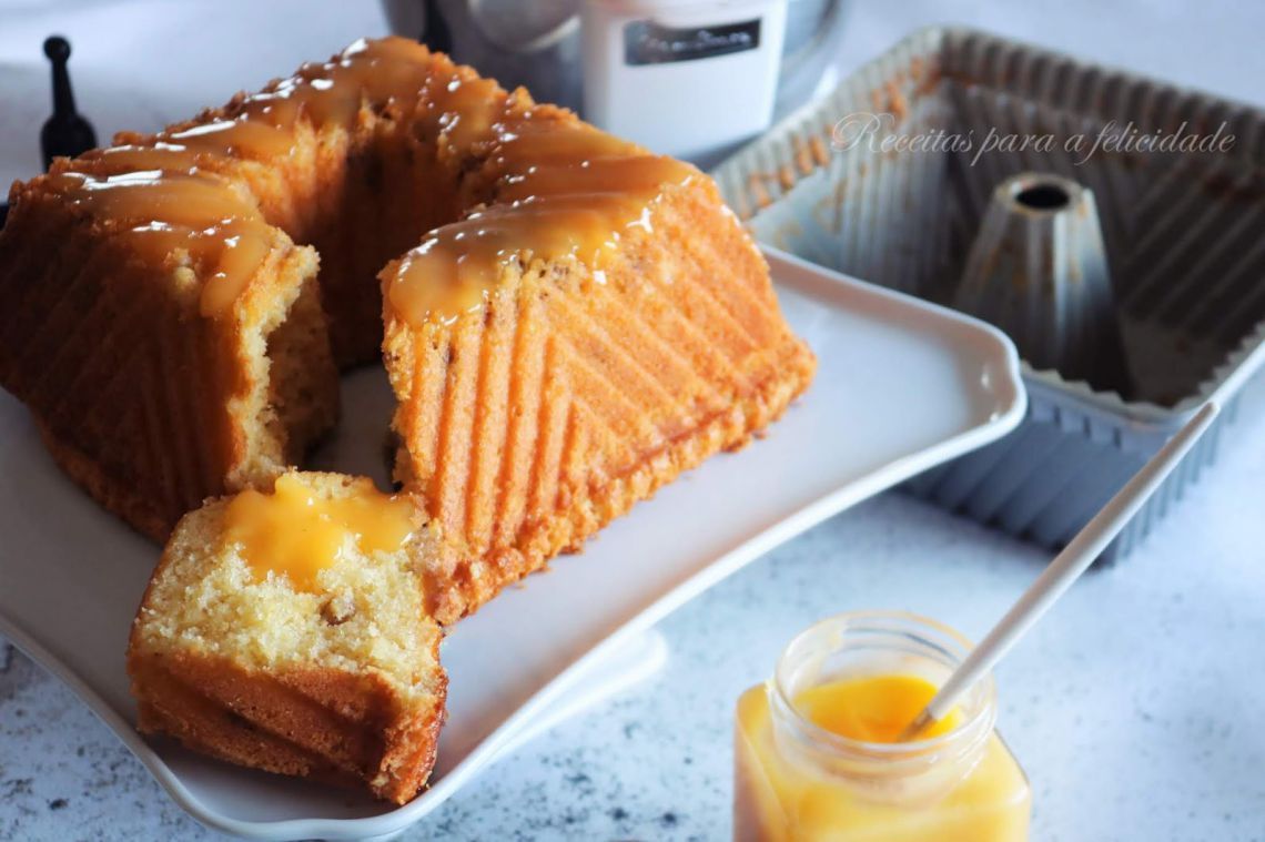 bolo de limão e nozes com lemon curd (CC) Bolo, Bolo de limão, Culinaria bolo