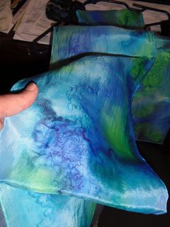 Tangible Daydreams: Tutorial: Silk Scarf Painting http://tangibledaydreams.blogspot.com/2011/03/tutorial-silk-scarf-painting.html Silk Scarf Painting, Fabric Painting, Fabric Art, Fabric Crafts, Organza Fabric, Sewing Crafts, Silk Painting Techniques, Fabric Dyeing Techniques, Diy Silk Scarf