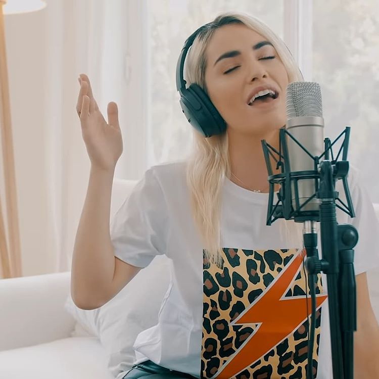 Pin On Lali Esposito