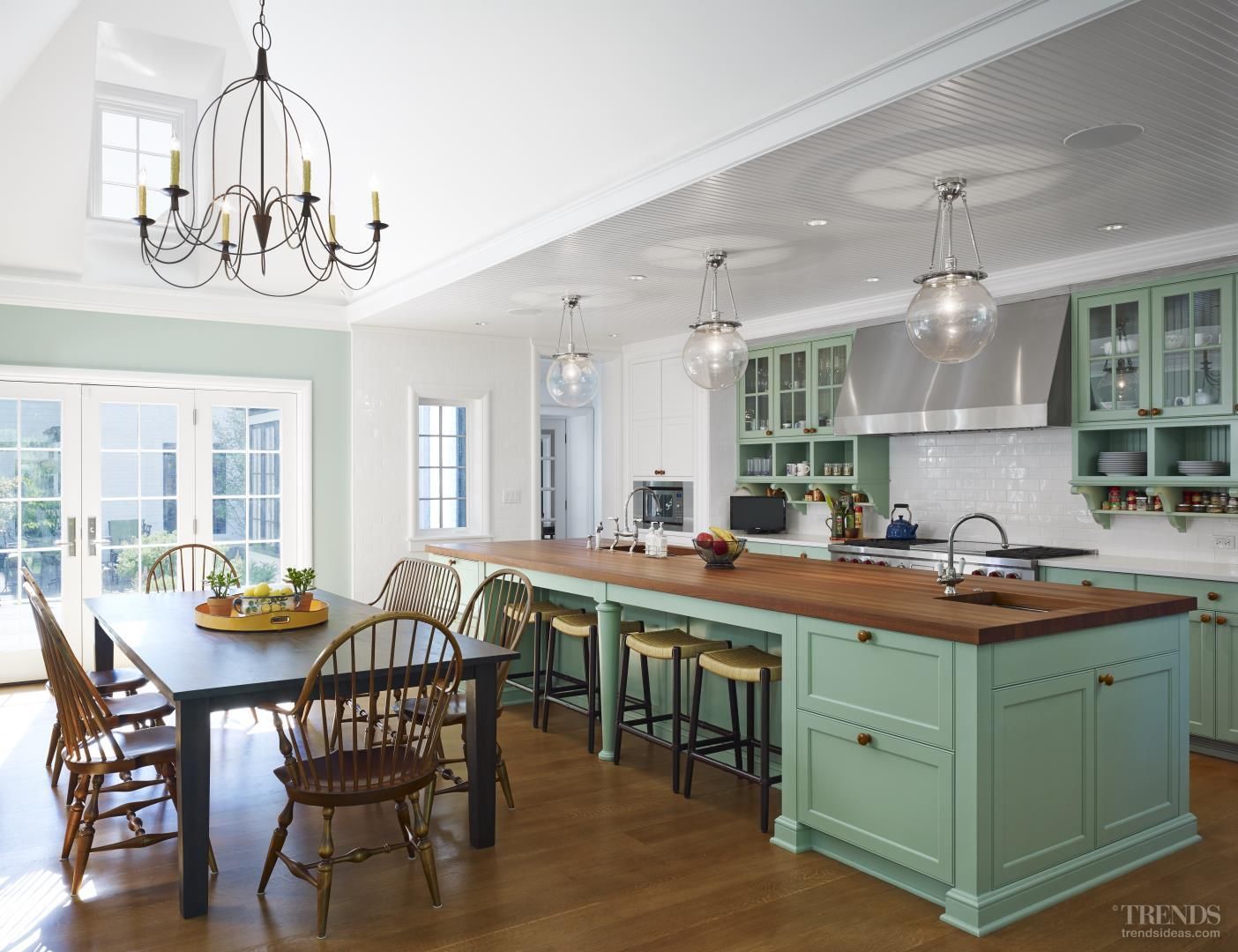 a new extension for the kitchen and breakfast room faithfully echoes the existing large country house - Large Country Kitchen a new extension for the kitchen and breakfast room faithfully echoes the existing large country house - Large Country Kitchen