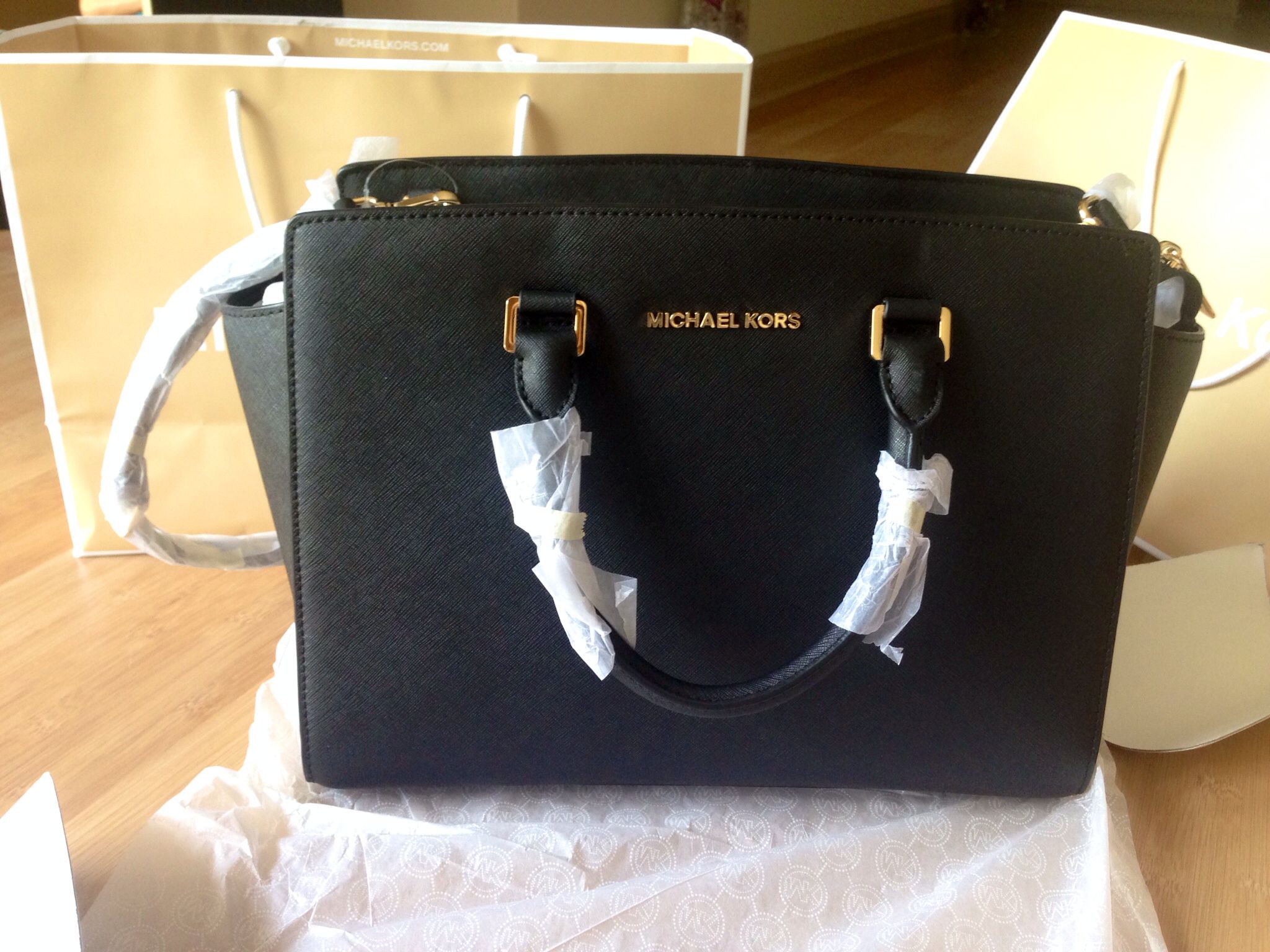 Pin By Natalia Toro On Michael Kors Selma Michael Kors Selma Black And Gold Leather Satchel Look At This On Ebay