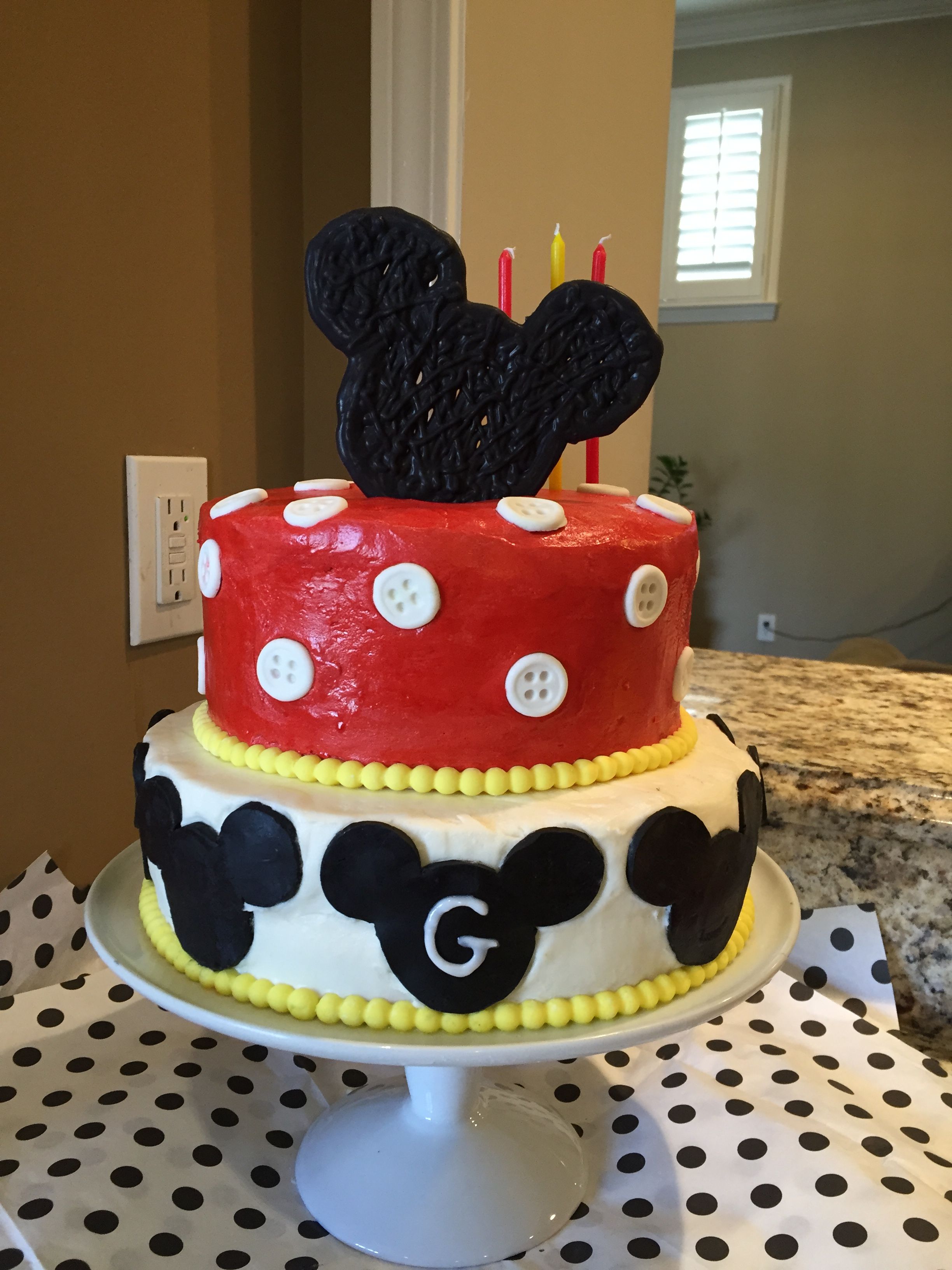Mickey Mouse Cream Cake Design Mickey Mouse Cake- My sweet friend @ryantay08 made this super cute cake