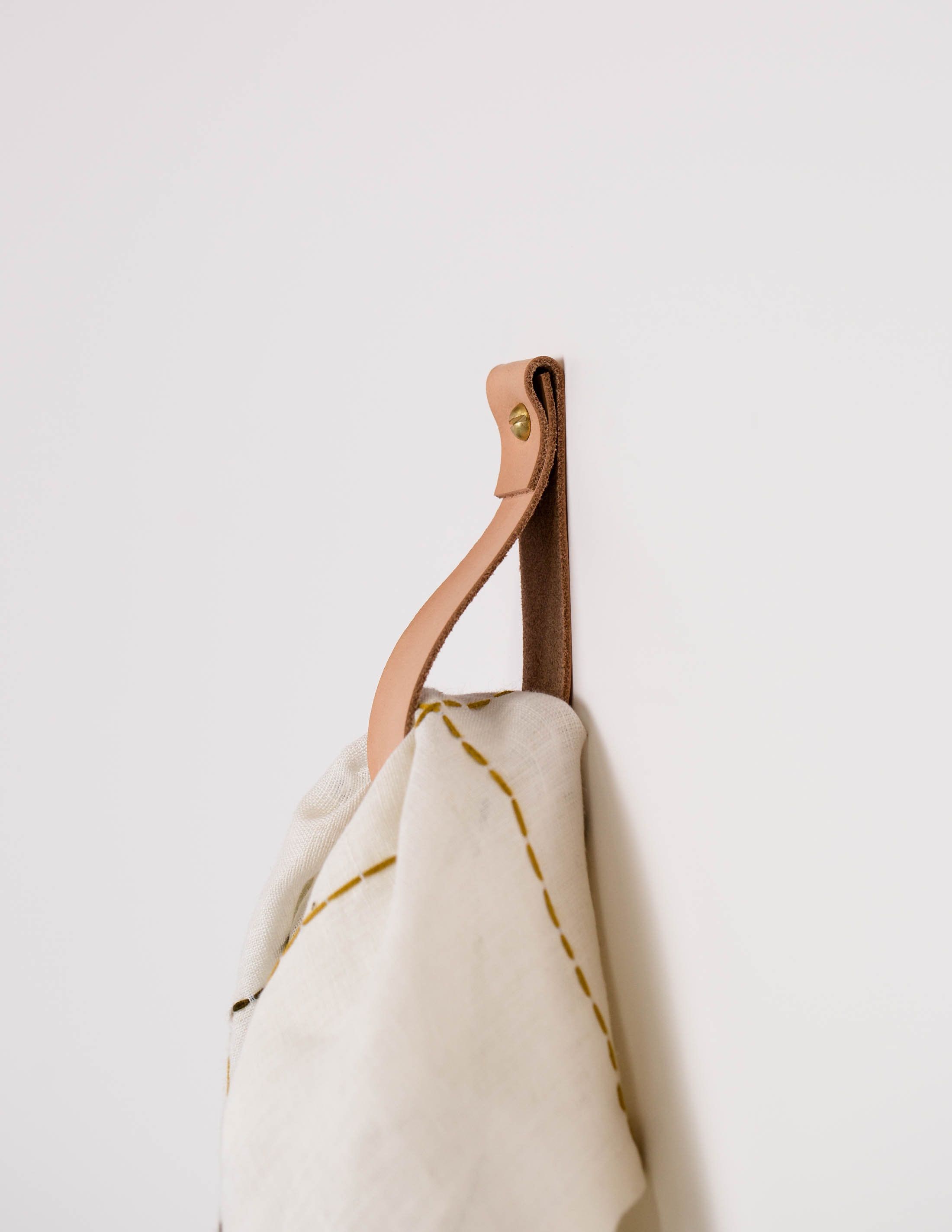 Small minimalist leather strap hanger for bath towel holder leather wall hook strap towel hook bathroom decor brass towel ring nordic home
