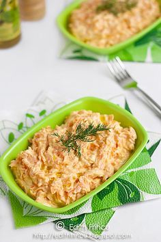 SALATA TURCEASCA CU MORCOVI- O reteta cu specific turcesc, in care combinatia morcov- iaurt este incredibila. Nu as fi crezut ca imi va… Food Recipies, Meat Recipes, Appetizer Recipes, Vegetarian Recipes, Cooking Recipes, Avocado Salad Recipes, Healthy Salad Recipes, Food Receipt, Baked Vegetables