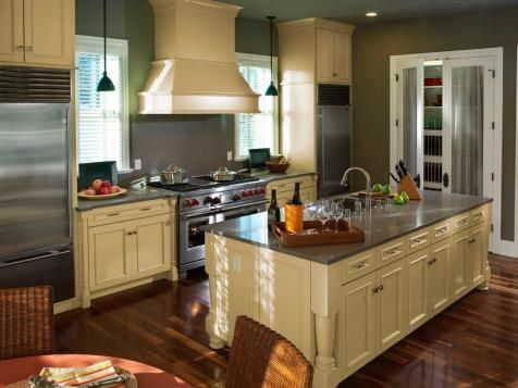 Top 6 Kitchen Layouts Galley Kitchens And Countertops Learn About Diffe Types And Use Our Checklist To See If This Independent Structure Will Work