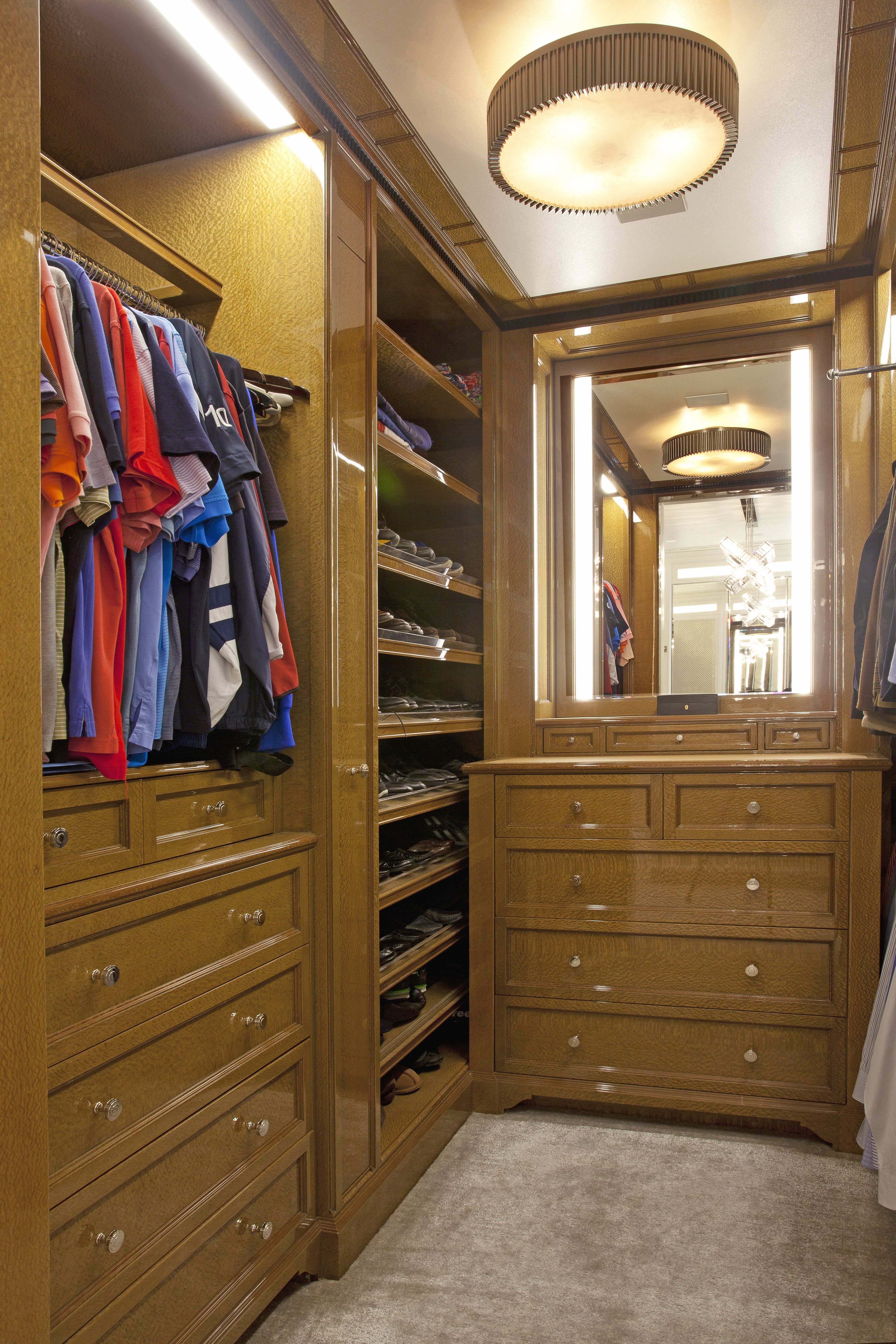 Read our expert tips on how to organize your home closet from the stylist who declutters the wardrobes of stars such as Beyoncé and Jay-Z, Liv Tyler, Michael Jordan, and Sting. Best Closet Organization, Closet Hacks Organizing, Organization Ideas, Dressing Room Closet, Dressing Room Design, Dressing Rooms, Dressing Tables, Walk In Closet Design, Closet Designs