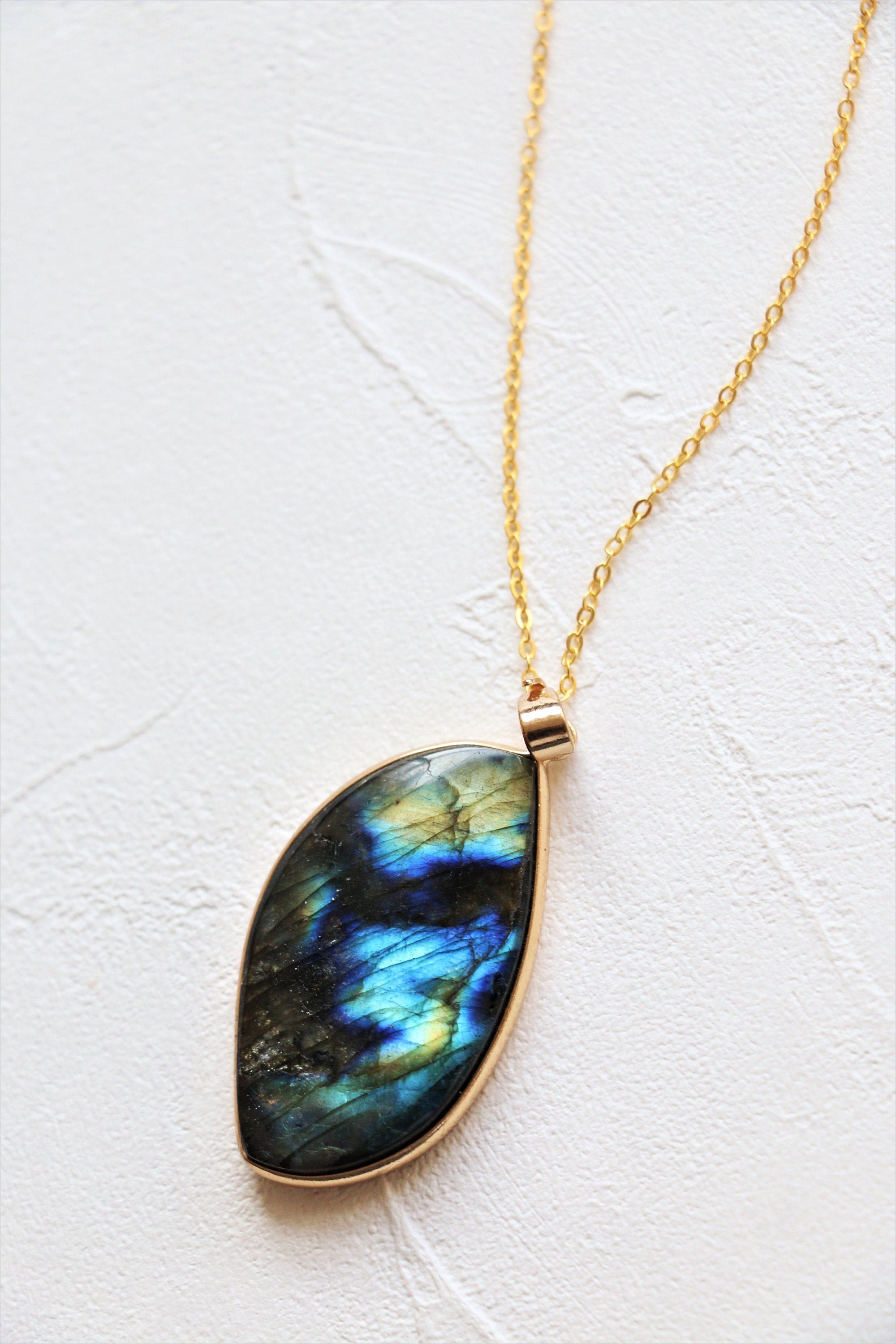 Labradorite necklace, crystal necklace, natural crystal necklace, gemstone necklace, quartz necklace gold, labradorite pendant, OOAK Raw Quartz Necklace, Raw Crystal Necklace, Labradorite Necklaces, Quartz Bracelet, Crystal Bracelets, Gemstone Necklace, Pendant Necklace, Shell Earrings, Natural Crystals