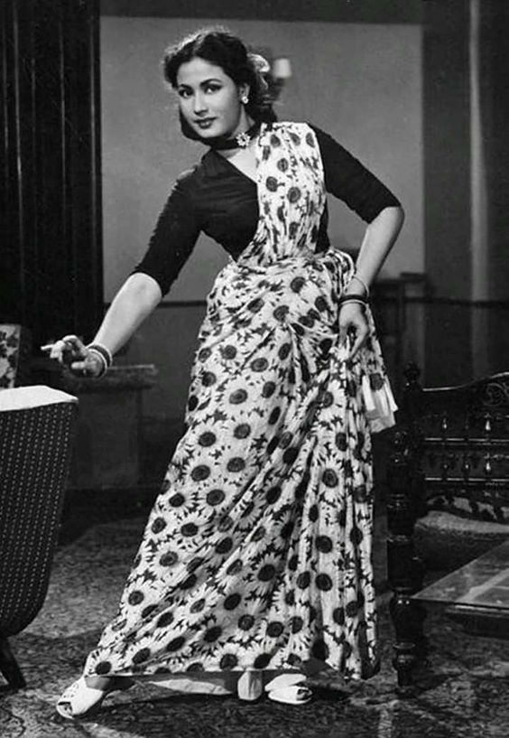 Actresses In Retro Sarees Floral Sarees Retro Saree Retro Theme actresses-in-retro-sarees-floral-sarees-retro-saree-retro-theme