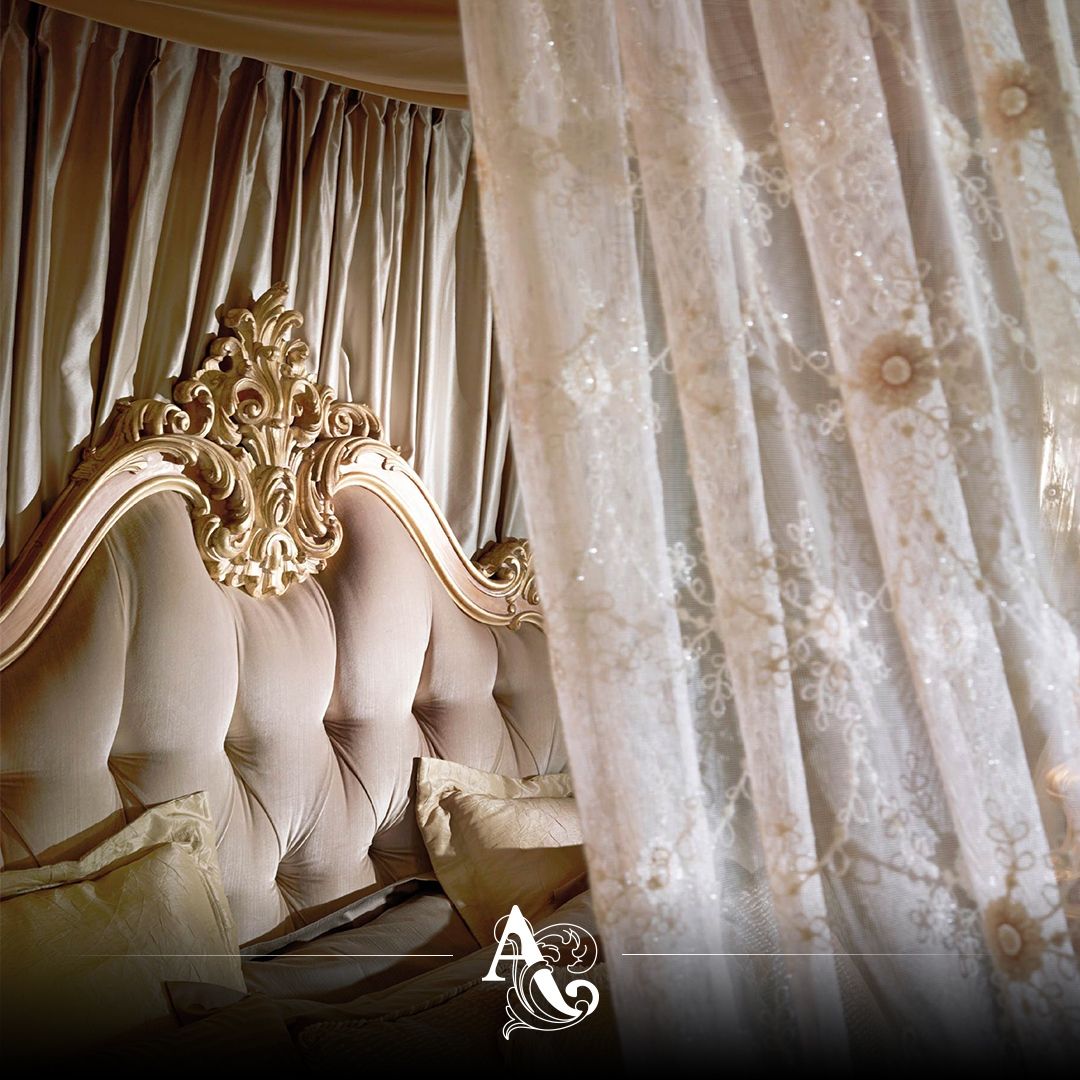 The most intimate room in the house deserves special furnishings, carefully selected, matched to perfection. The Arianna bedroom is no exception, with its delicate carvings and finely hand-painted decorations. Rapallo, Cesena, Hand Painted Decor, King Bedroom, Classic Collection, Chartreuse, Exception, Traditional Style, Modern Design