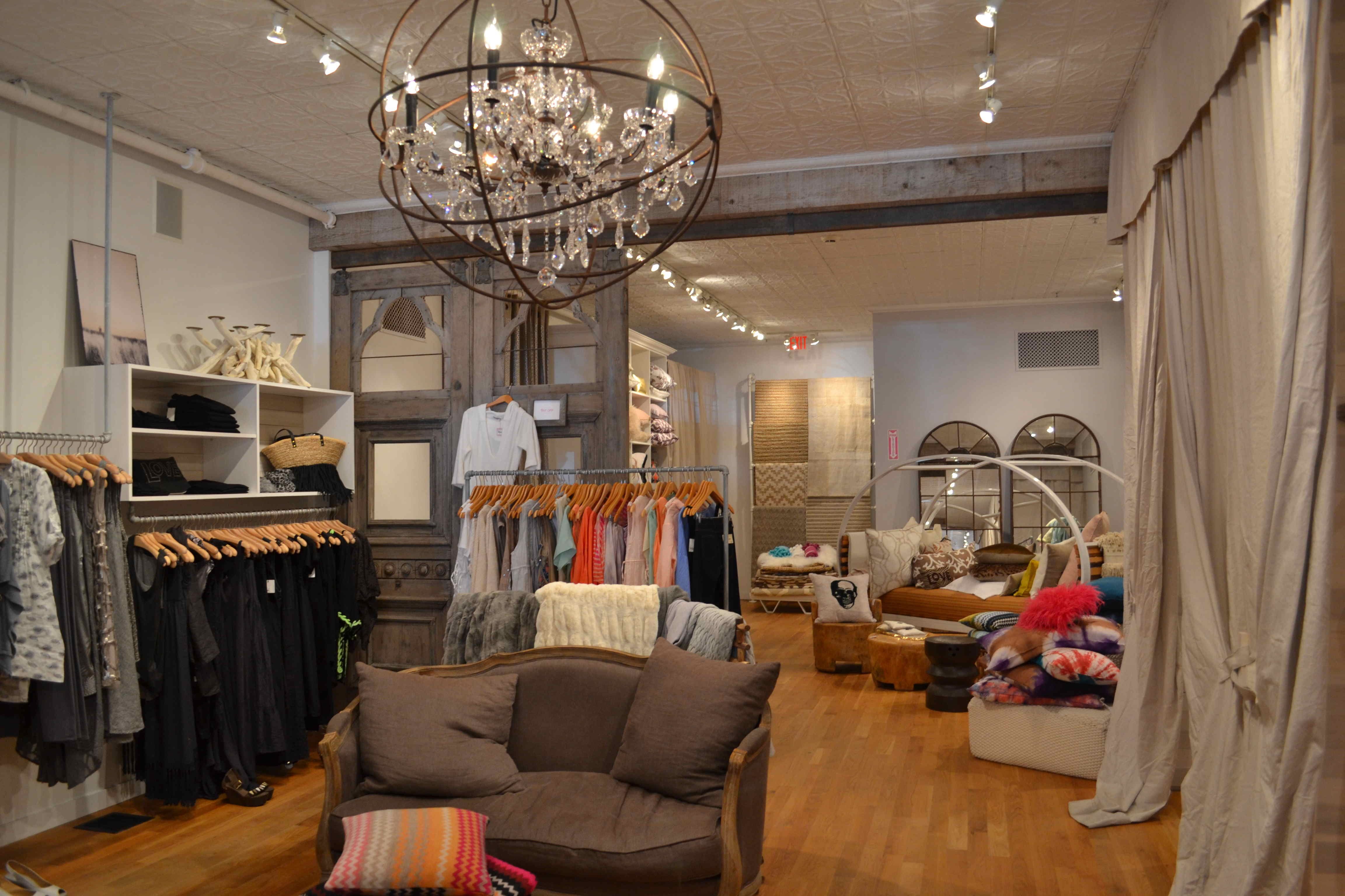 Shelves And Island Display - Retail Interiors - Pinterest - Shelves And Island Display - Retail Interiors - Pinterest -