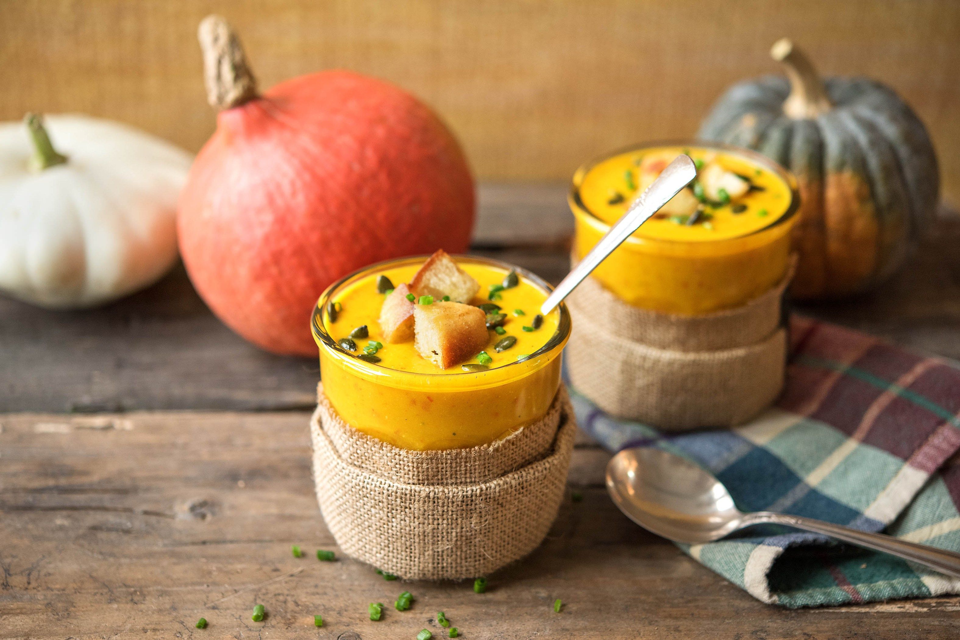 Herbstliche Kürbissuppe im Glas | HelloFresh Blog