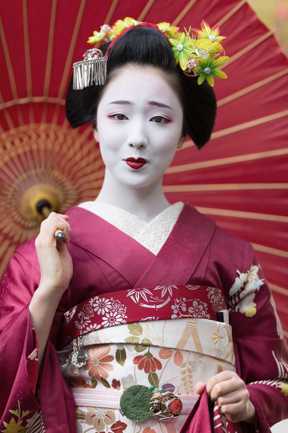 Geiko & Maiko | Geisha, Geisha japan, Japanese geisha