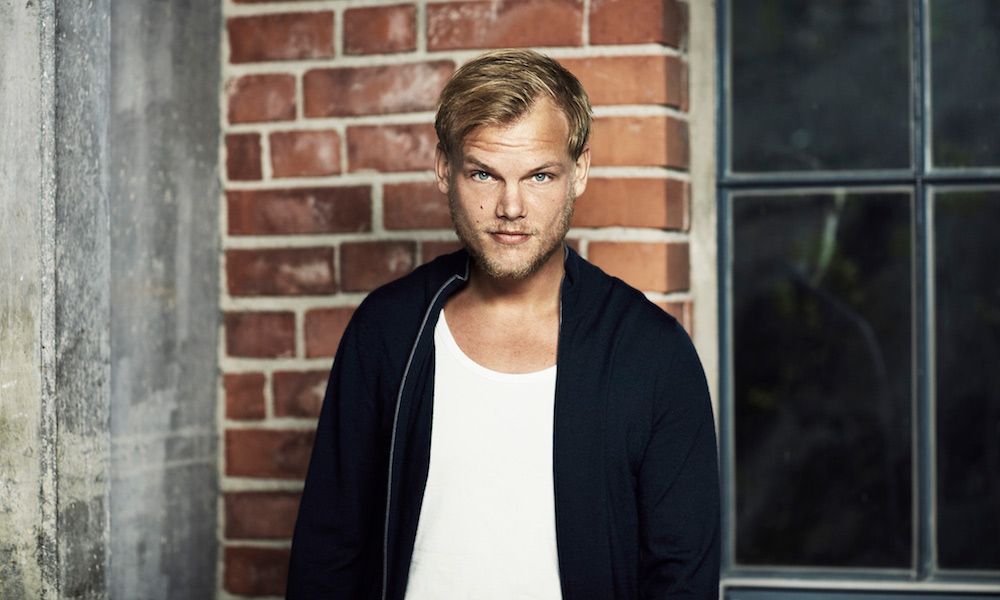 News Avicii Special Avicii Concert Version Of Fades Away Available Now Avicii Avicii Concert Tim Bergling