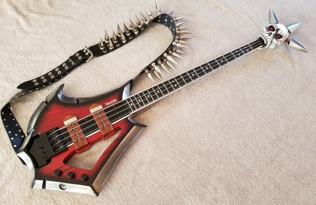 Monfette Guitars Pentakill Yorick's Bass Custom Bass Guitar, Guitar Art, Custom Guitars, Music Guitar, Cool Guitar, Playing Guitar, Acoustic Guitar, Guitar Books, Guitar Chords