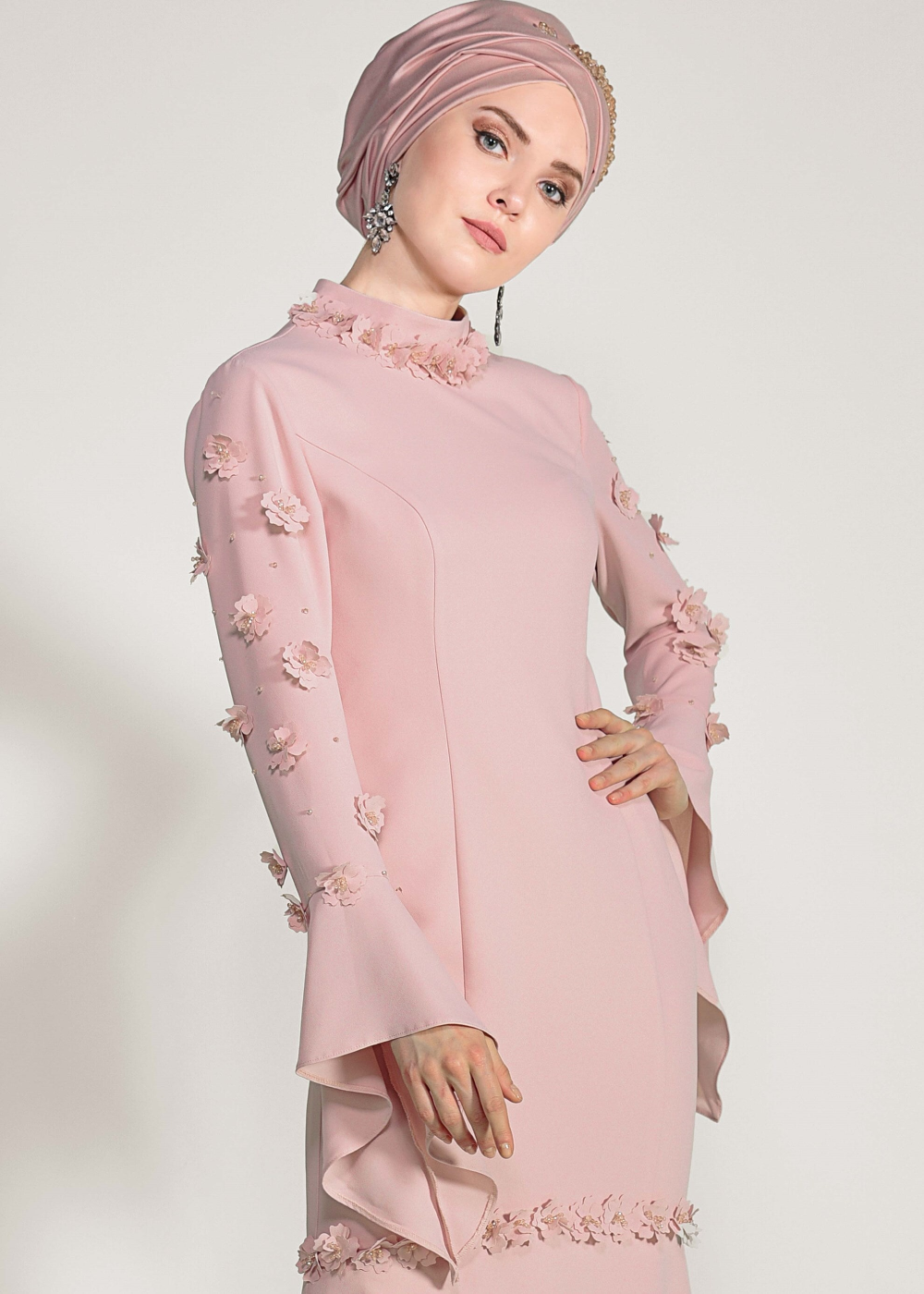 ÜÇ BOYUT ÇİÇEKLİ VOLANLI KADIN TESETTÜR ABİYE ELBİSE | ALVİNA The Dress, High Neck Dress, Shopping, Dresses, Fashion, Turtleneck Dress, Vestidos, Moda, Fashion Styles