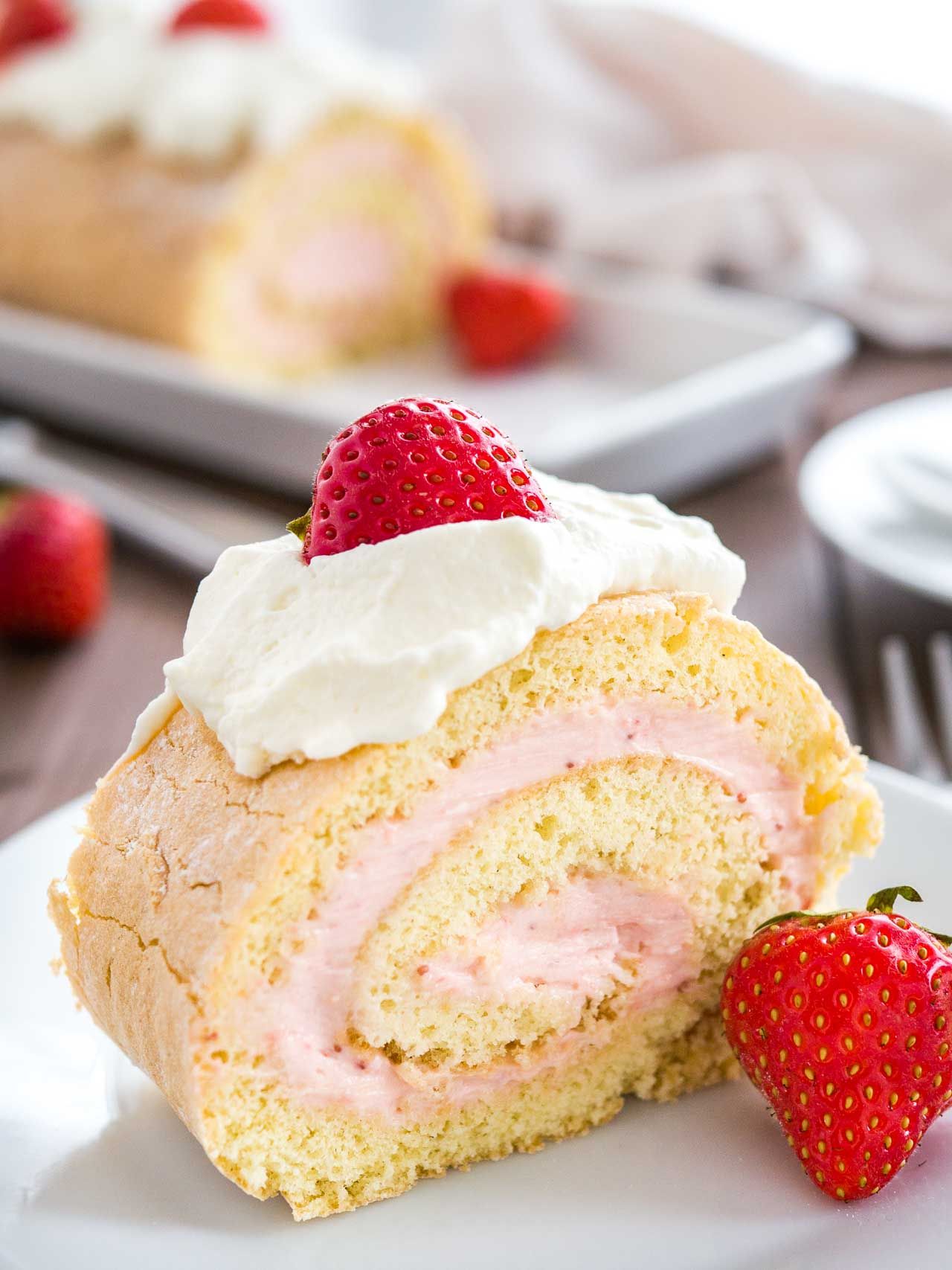 Strawberry Swiss Roll Cake is a light and refreshing cake Strawberry Swiss Roll Cake is a light and refreshing cake