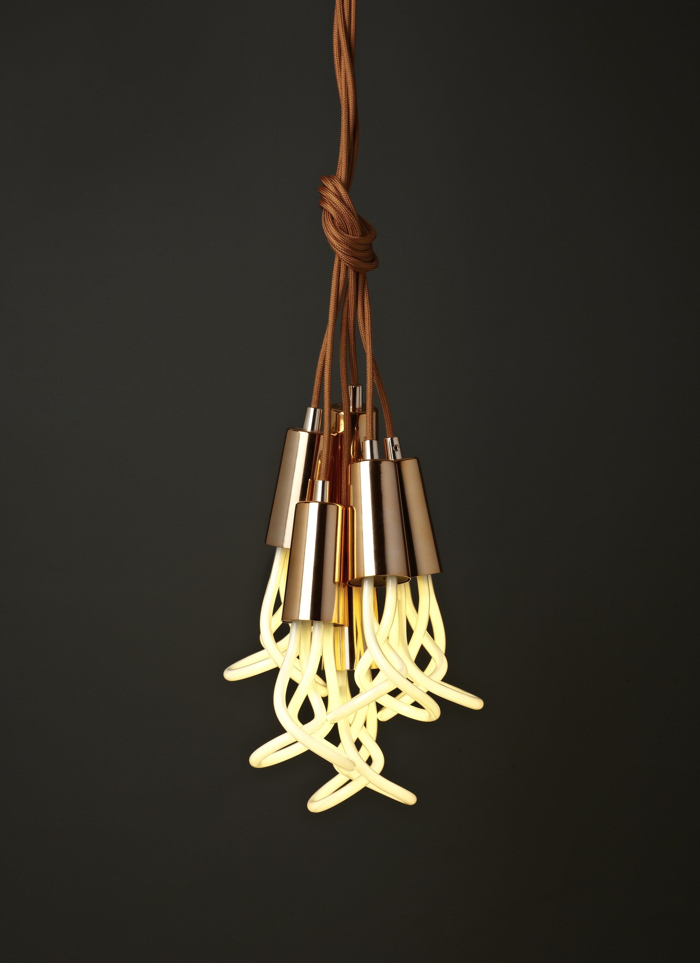 Luminária pendente de metal PLUMEN DROP CAP by Plumen Luminária pendente de metal PLUMEN DROP CAP by Plumen