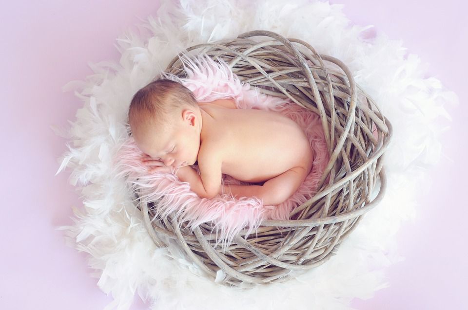 Como se puede quitar el hipo en los bebes