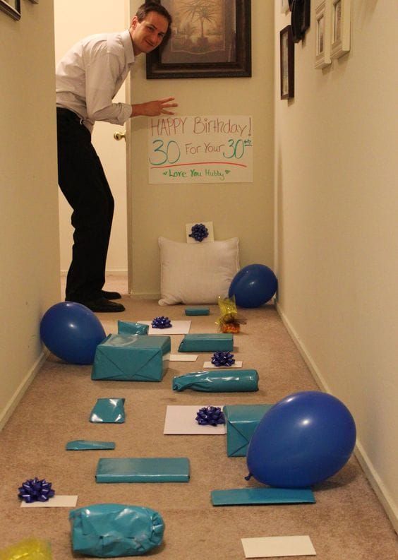 10 ideas originales para decorar el cuarto de tu novio cuando quieras sorprenderlo - Mujer de 10 Birthday Gift Ideas, Birthday Fun, Bday, Surprise Birthday, Husband 30th Birthday, Birthday Ideas For Husband, Birthday Crafts, 30th Birthday Gifts For Men, Romantic Birthday