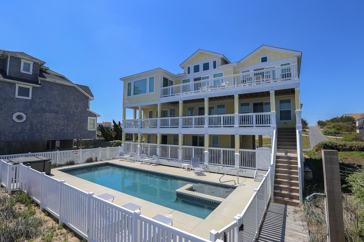 Duck Down Duck Nc Vacation Rentals Outer Banks Blue Oceanfront Cottage Vacation Rental Fenced In Yard