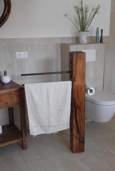 Altholz + Rohstall Handtuch und Toilettenrollenhalter DESIGN Toilettenpapier Halter ,Einzelstück, Massivholz