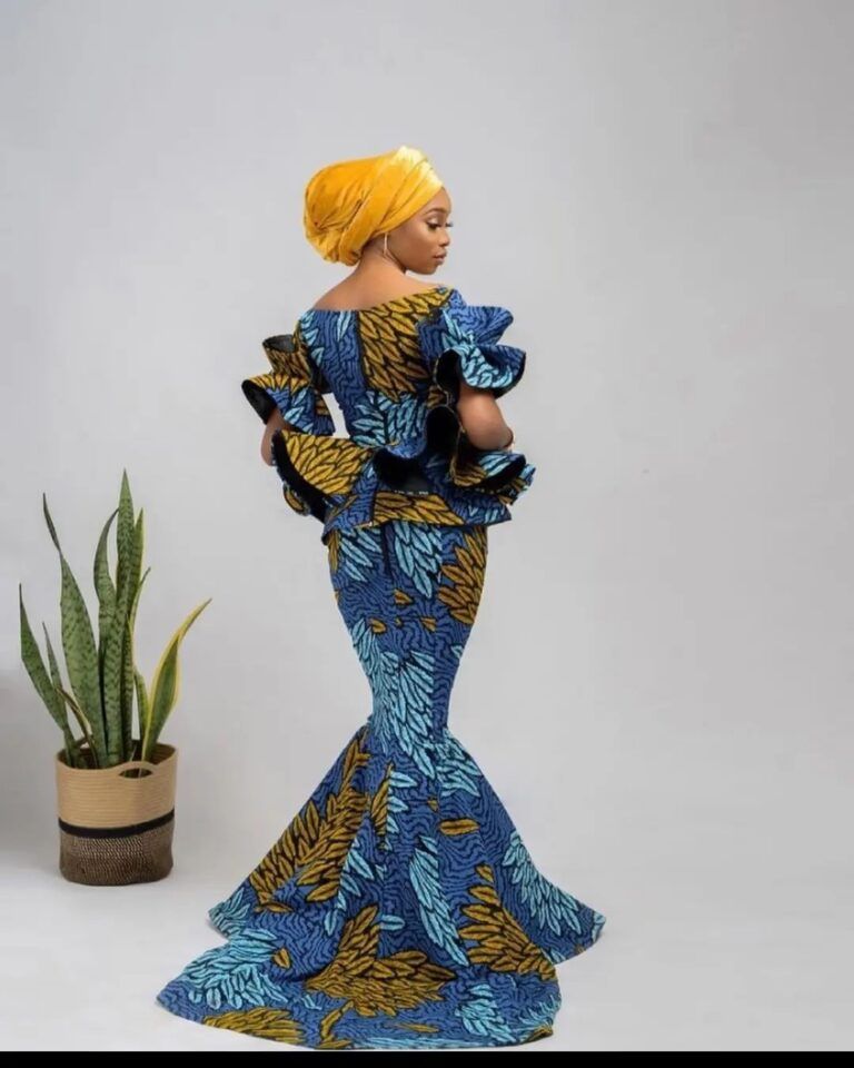 2022 Latest Ankara Skirt and Blouse Styles. - Ladeey Lace Skirt And Blouse, Ankara Skirt And Blouse, Ankara Skirts, Latest Ankara Gown, Ankara Gown Styles, African Traditional Wedding Dress, African Wedding Dress, Best African Dresses, African Fashion Dresses