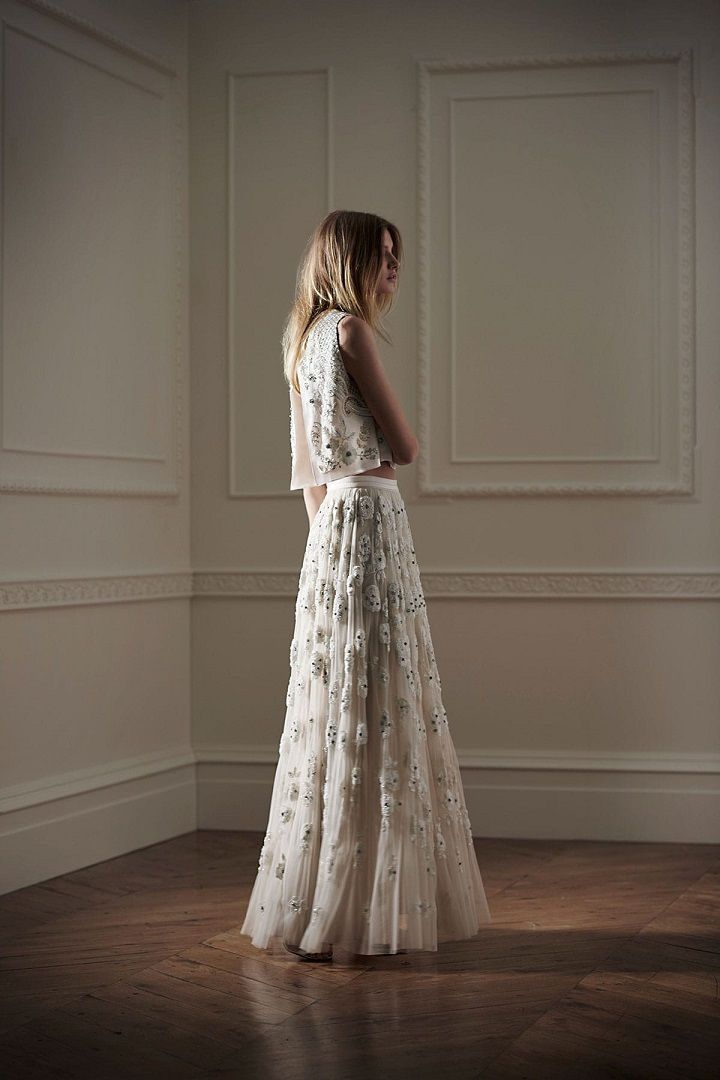 delicately embellished - embroidery, while chic separates wedding dress offer a unique and versatile options for contemporary brides. #weddingdress #weddingdresses #weddinggown #bridalgown Crop Top Wedding Dress, Two Piece Wedding Dress, 2016 Wedding Dresses, Wedding Gowns, Wedding Skirt, Wedding Top, Wedding Summer, Wedding White, Wedding Outfit