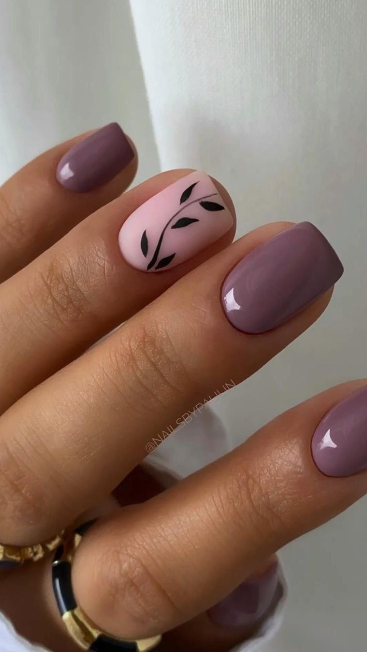 mismatched nails, acrylic nails, short square nails, nail art designs, trends, ideas, inspo, inspirations, trends, trending now, 2022, gel nails, summer, spring nails, fall nails, purple nails, pink, mauve purple nails, simple, minimalistic, classy, elegant Simple Gel Nails, Fall Gel Nails, Short Gel Nails, Cute Gel Nails, Fall Acrylic Nails, Classy Nails, Pretty Nails, Summer Nails, Spring Nails