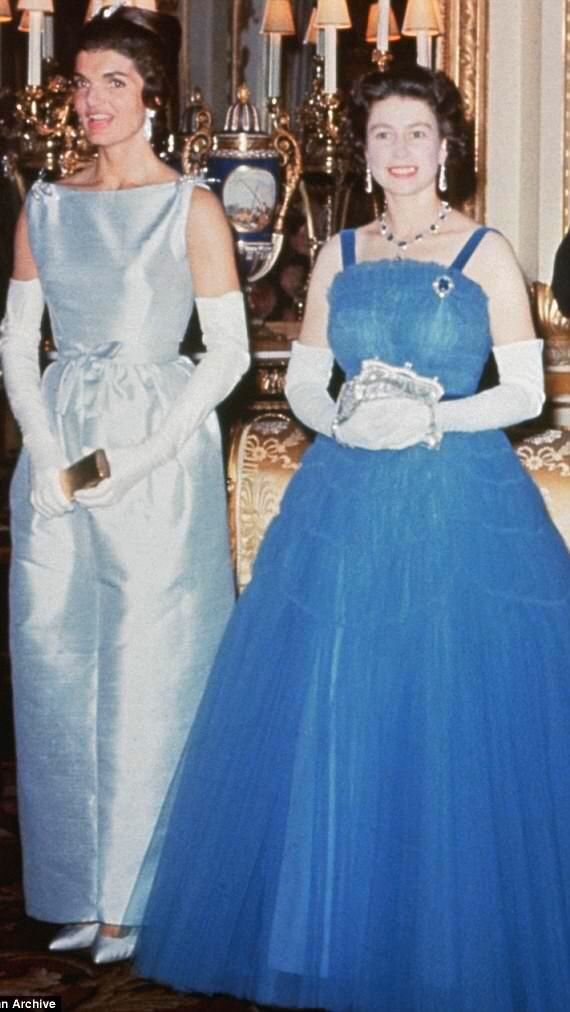 Queen Elizabeth II and Jackie Kennedy June 5, 1961 | Mrs ...