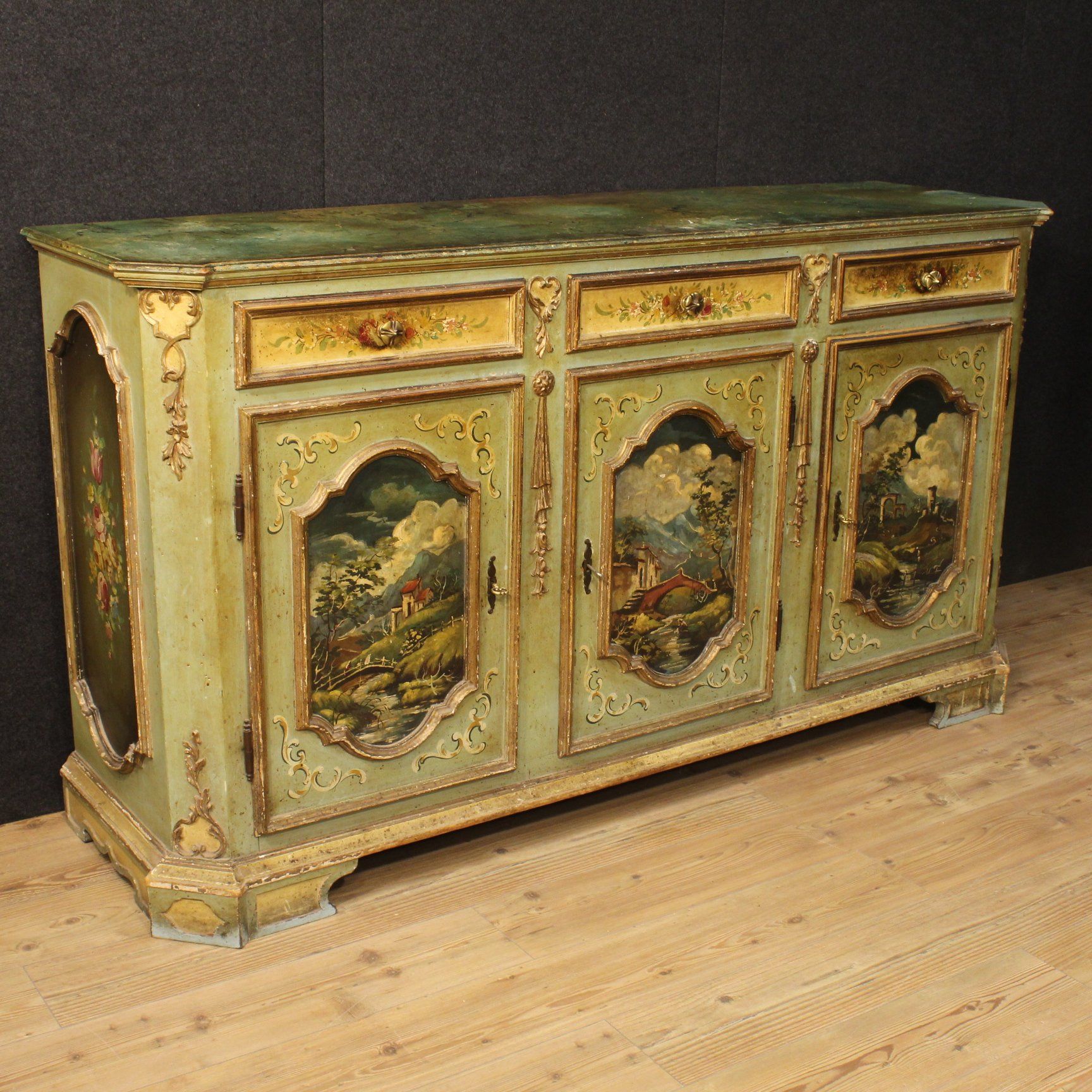 Grand Buffet Italien Laqué Doré Et Peint Buffet Peint Peindre Des Meubles Anciens Buffet Rétro
