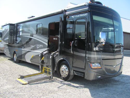 2007 Fleetwood Diesel Pusher Wheelchair Accessible Class A