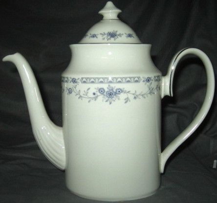 Minton Bellemeade Coffee Pot With Lid | China patterns, Coffee and ... Minton Bellemeade Coffee Pot With Lid | China patterns, Coffee and ...